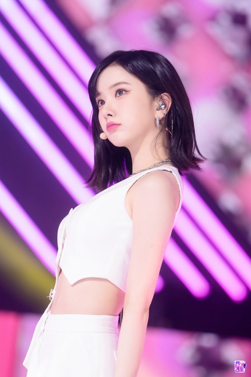 Bibigo white sleeveless vest Bibigo Eunha.