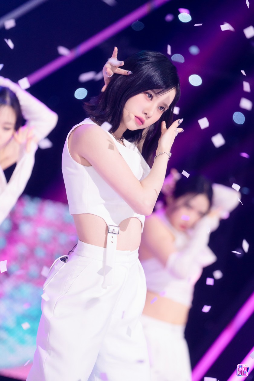 Bibigo white sleeveless vest Bibigo Eunha.