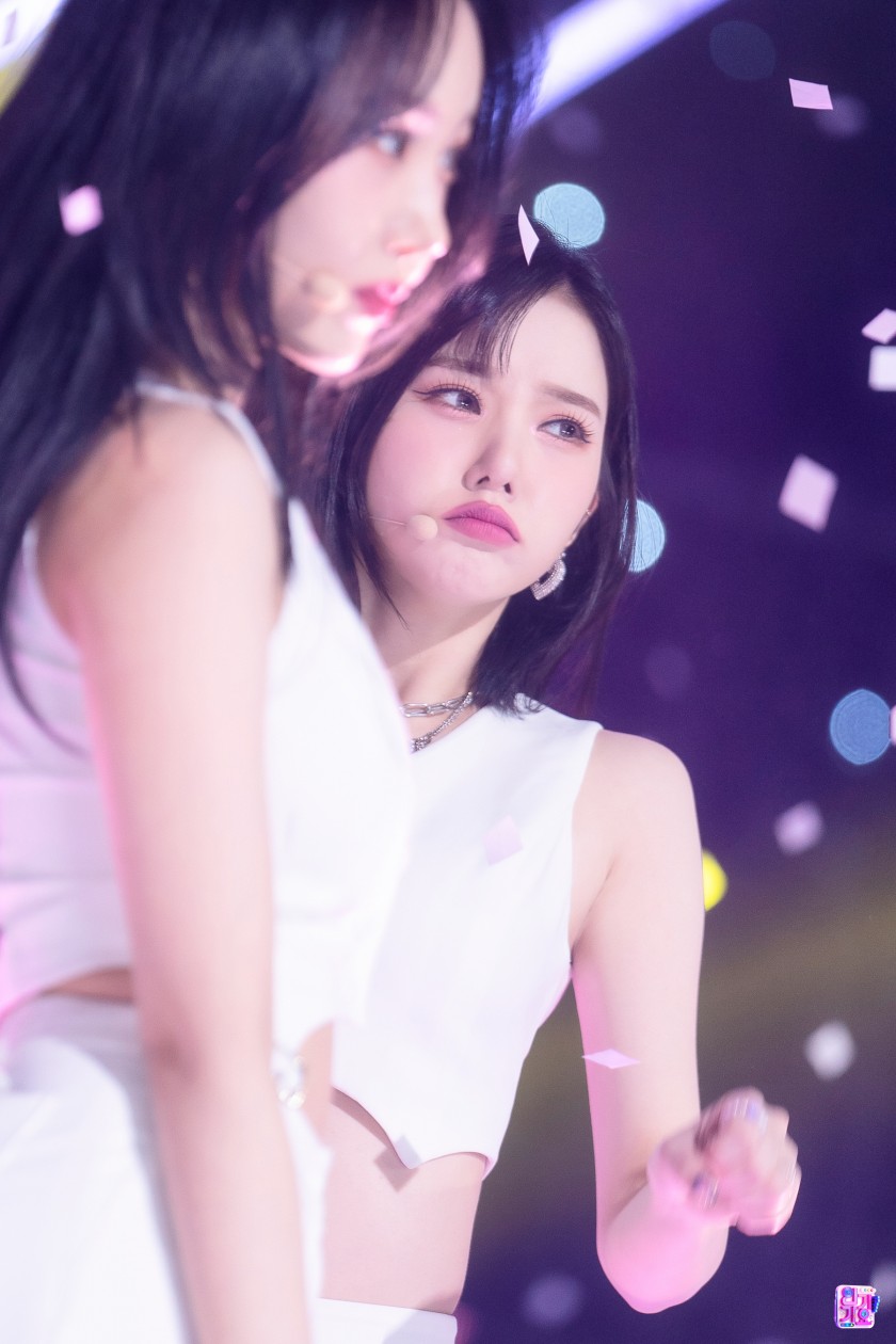 Bibigo white sleeveless vest Bibigo Eunha.