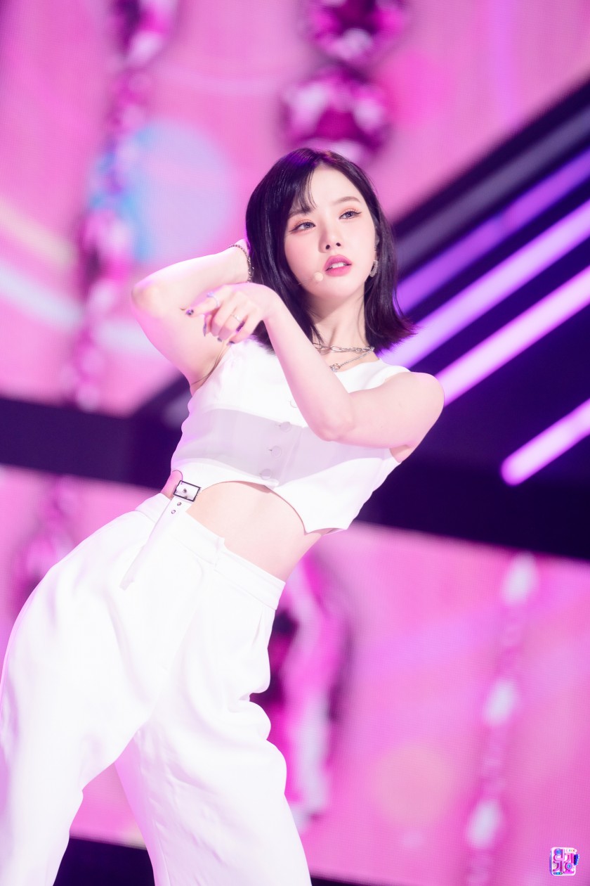 Bibigo white sleeveless vest Bibigo Eunha.