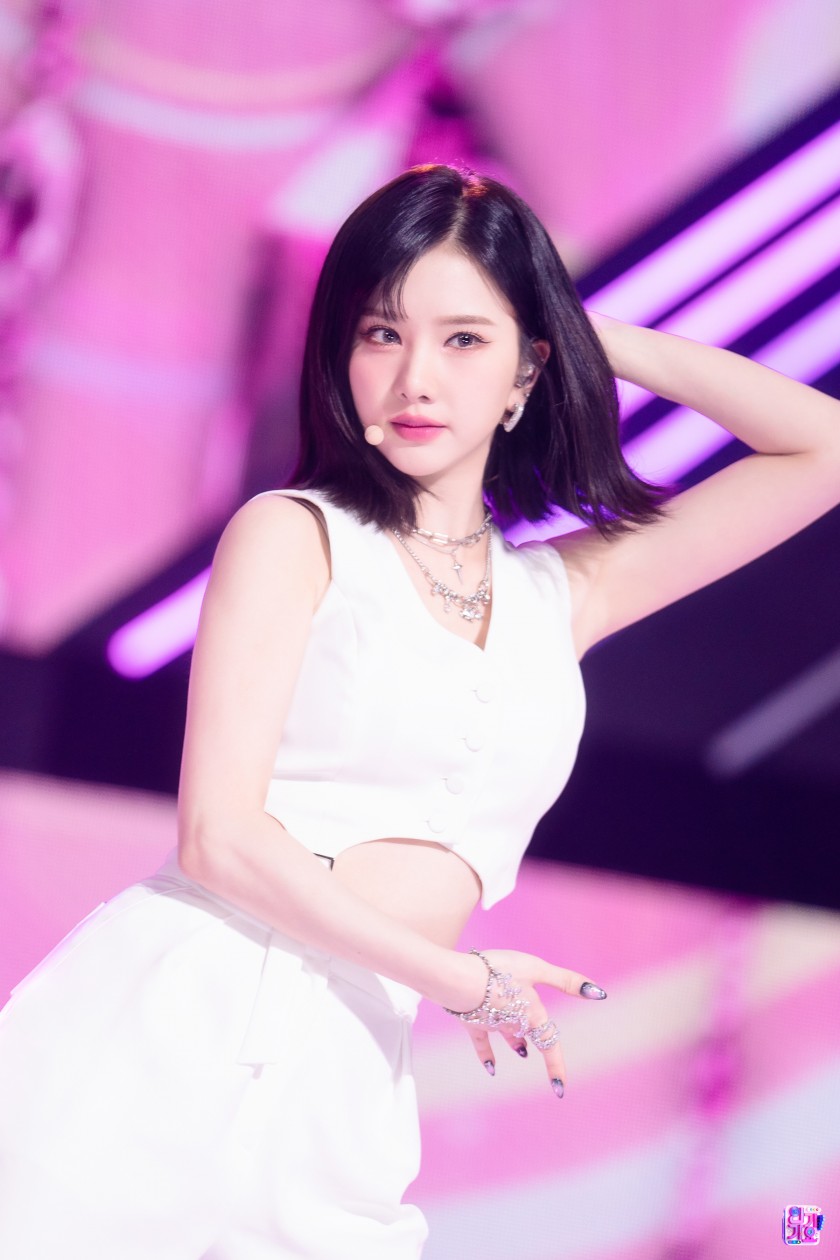 Bibigo white sleeveless vest Bibigo Eunha.