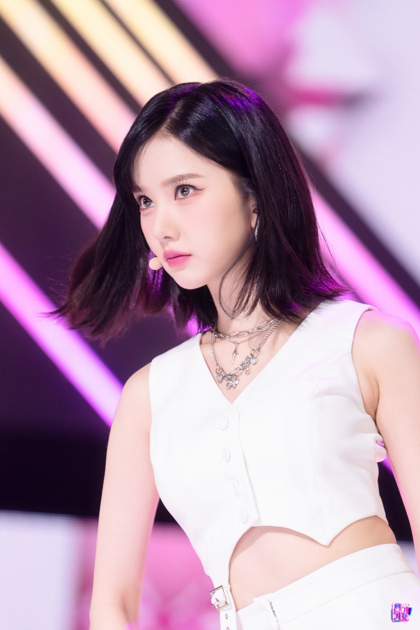 Bibigo white sleeveless vest Bibigo Eunha.