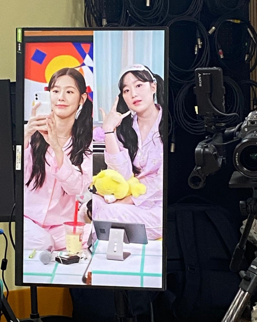 Miyeon, Shuhua, and slap-match in pajamas.