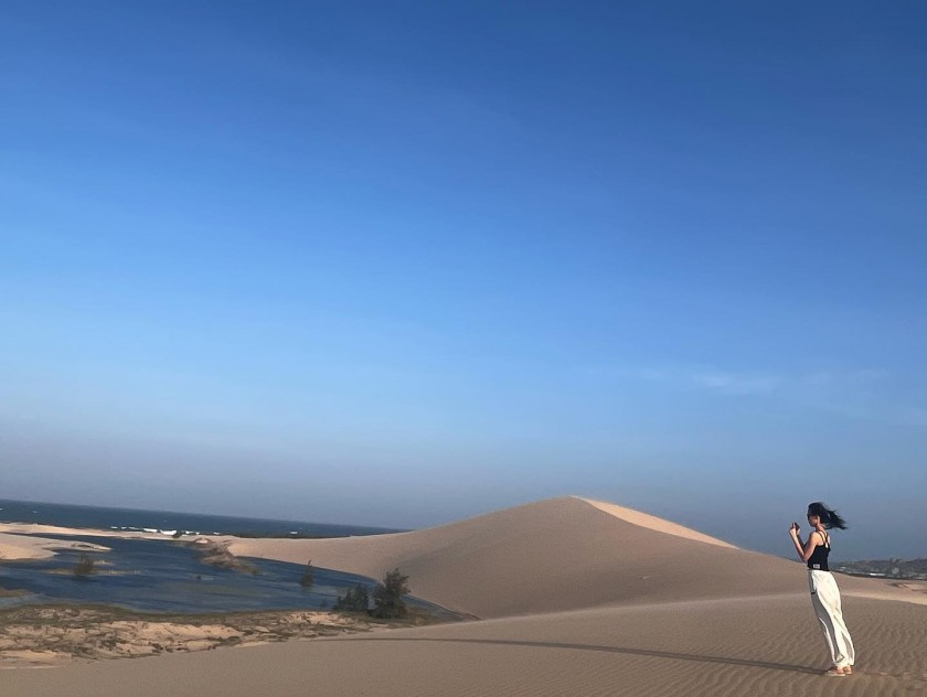 Oh My Girl Arin Instagram_Vietnam Desert