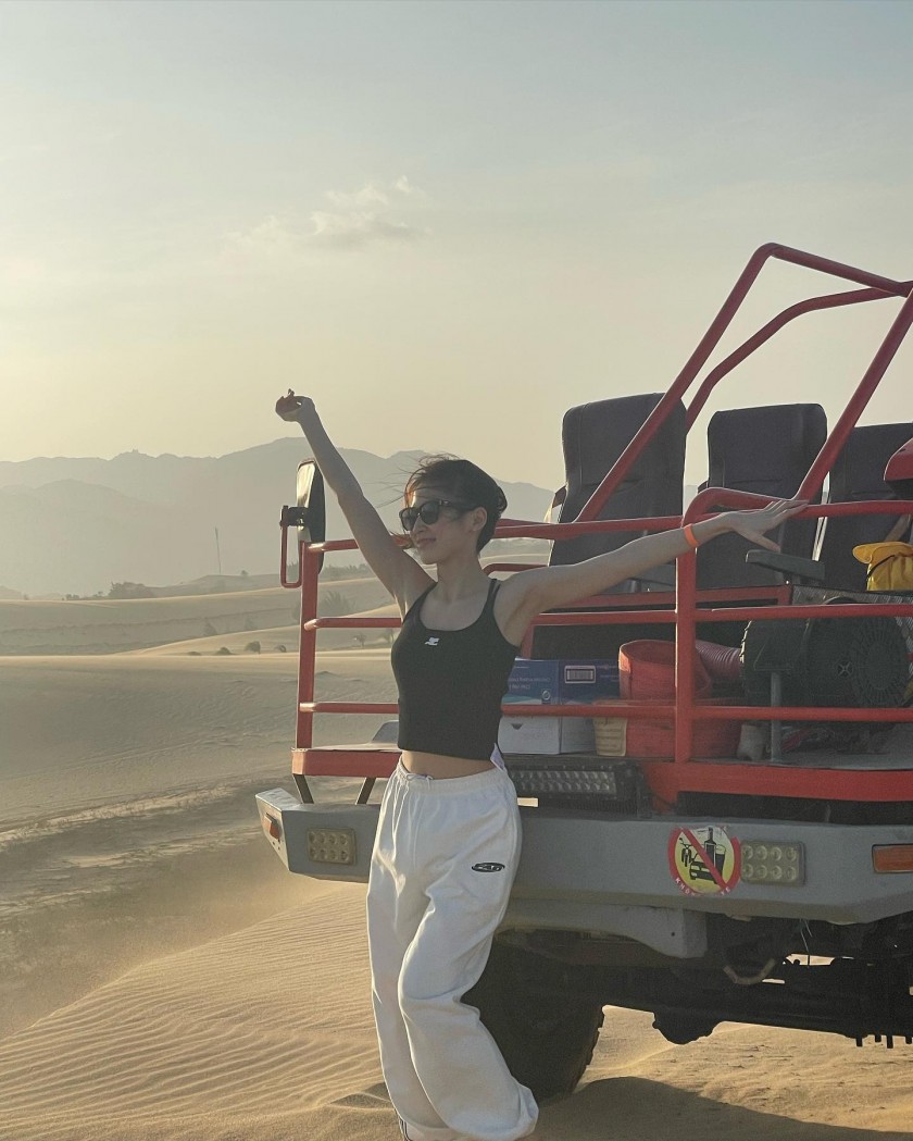 Oh My Girl Arin Instagram_Vietnam Desert