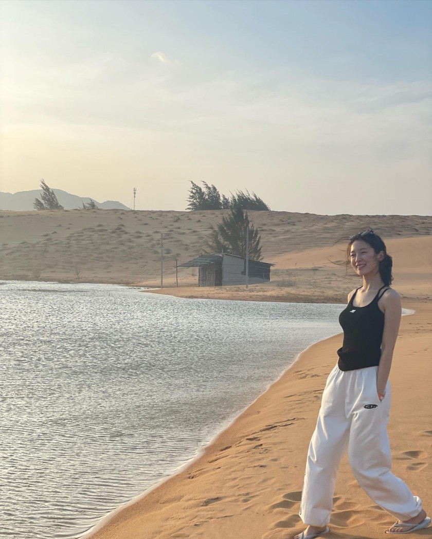 Oh My Girl Arin Instagram_Vietnam Desert