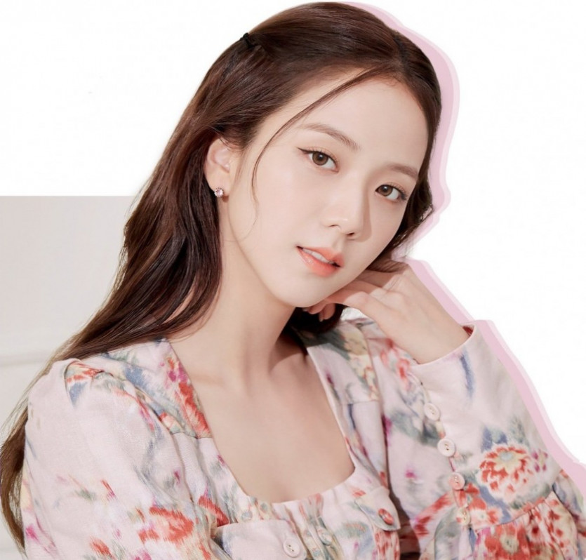 BLACKPINK's Jisoo's beauty, 2 photos.