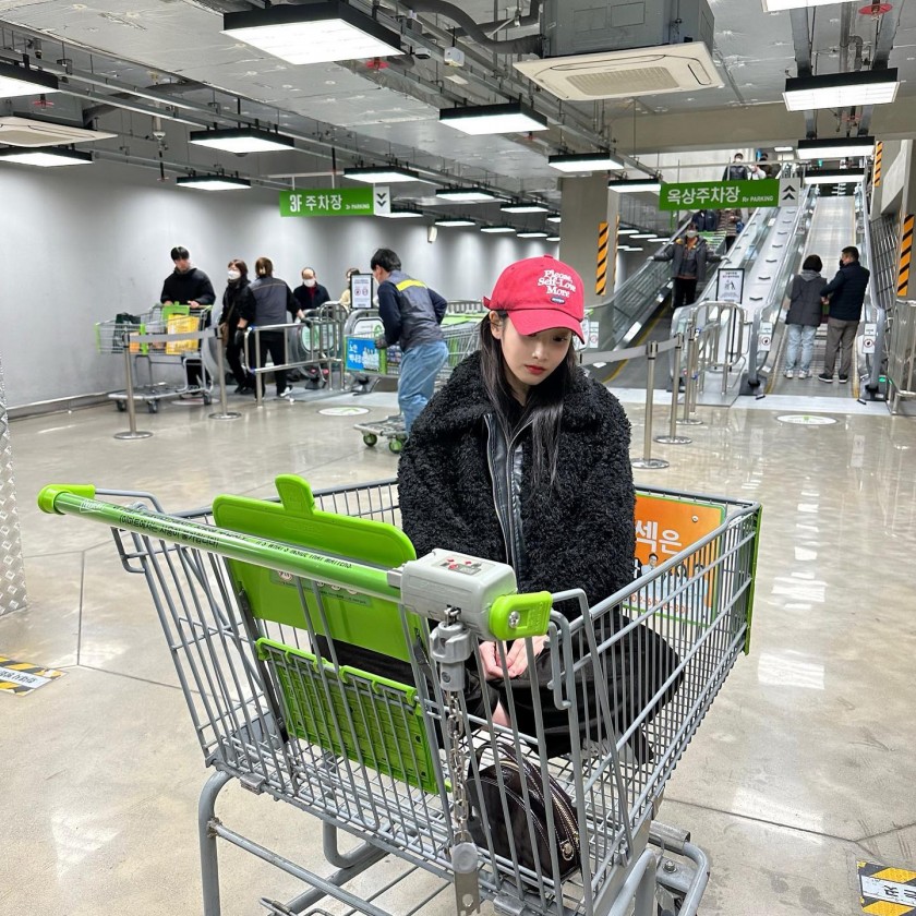 Ji-Ae, the size that goes into Lovelyz's shopping cart.