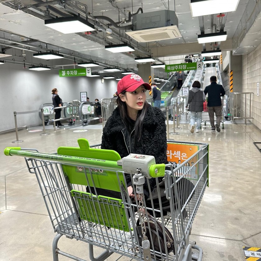 Ji-Ae, the size that goes into Lovelyz's shopping cart.