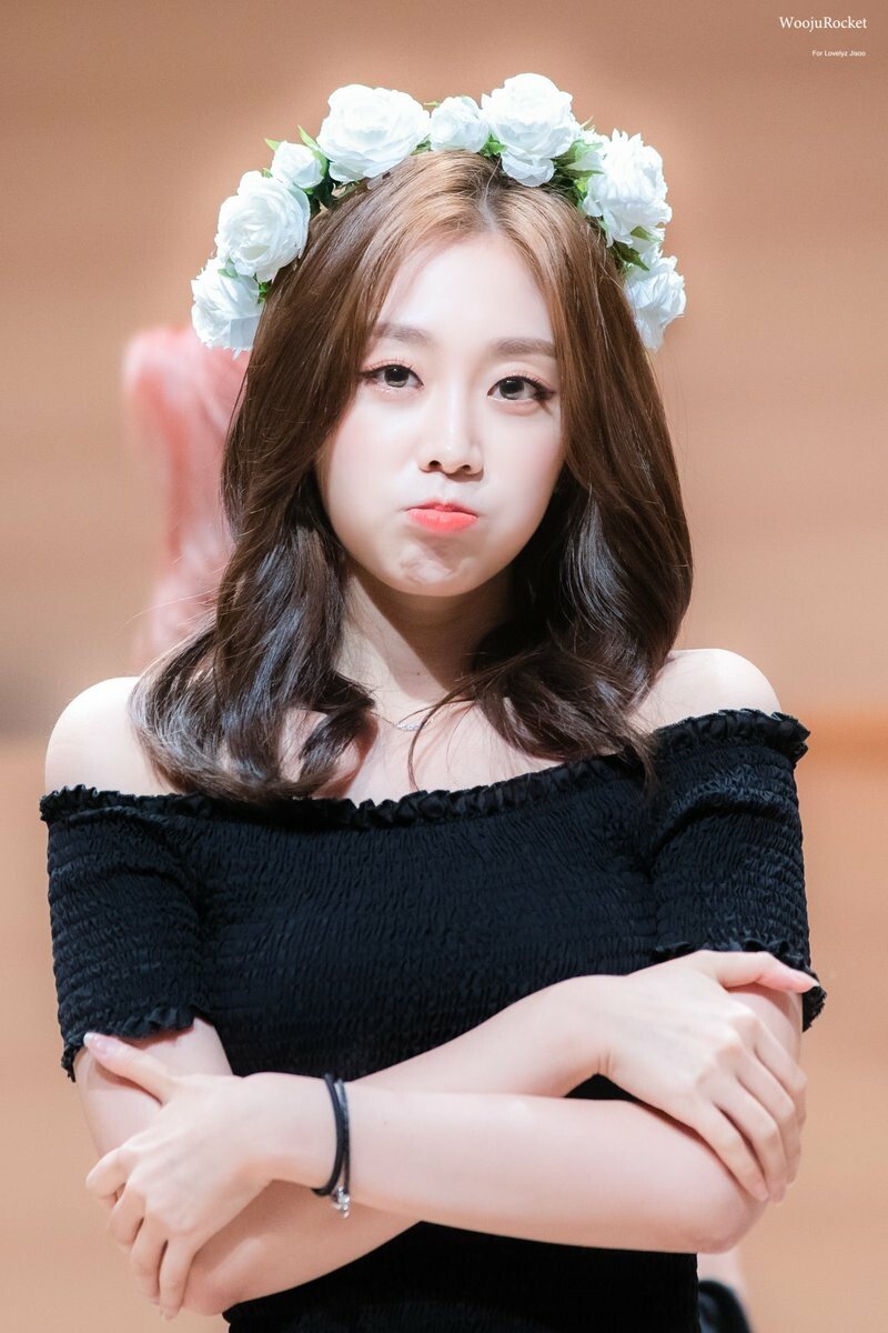 Lovelyz's sulky fox Seo Jisoo.