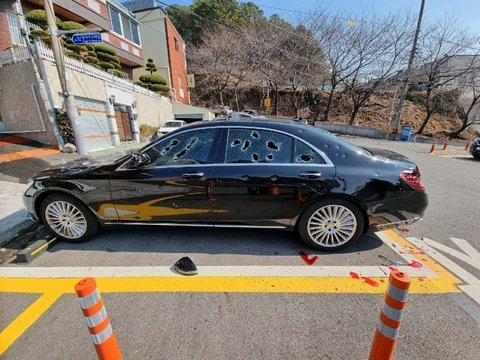 Illegal parking S500 owner who met with real anger control disorder