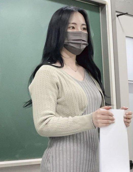 hhh these days, female academy instructor's outfit