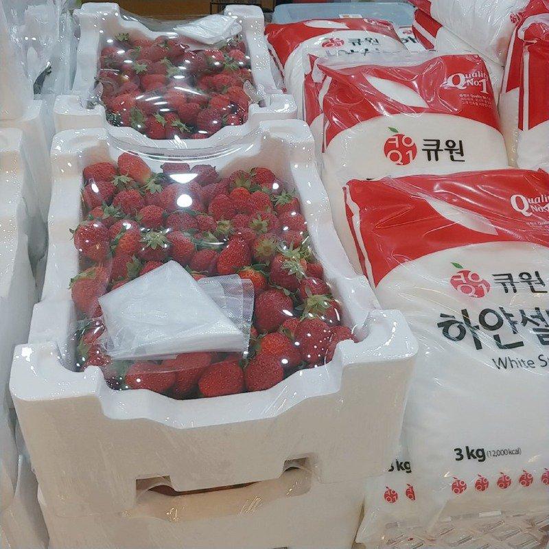 The strawberry julienne that you usually eat in Jeju Island.