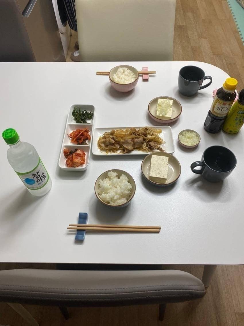 Japanese Wife's Table for 300,000 won Living Expenses JPG