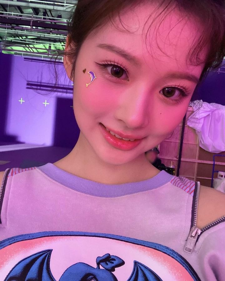 Cute Nmix Seolyoon selfie.