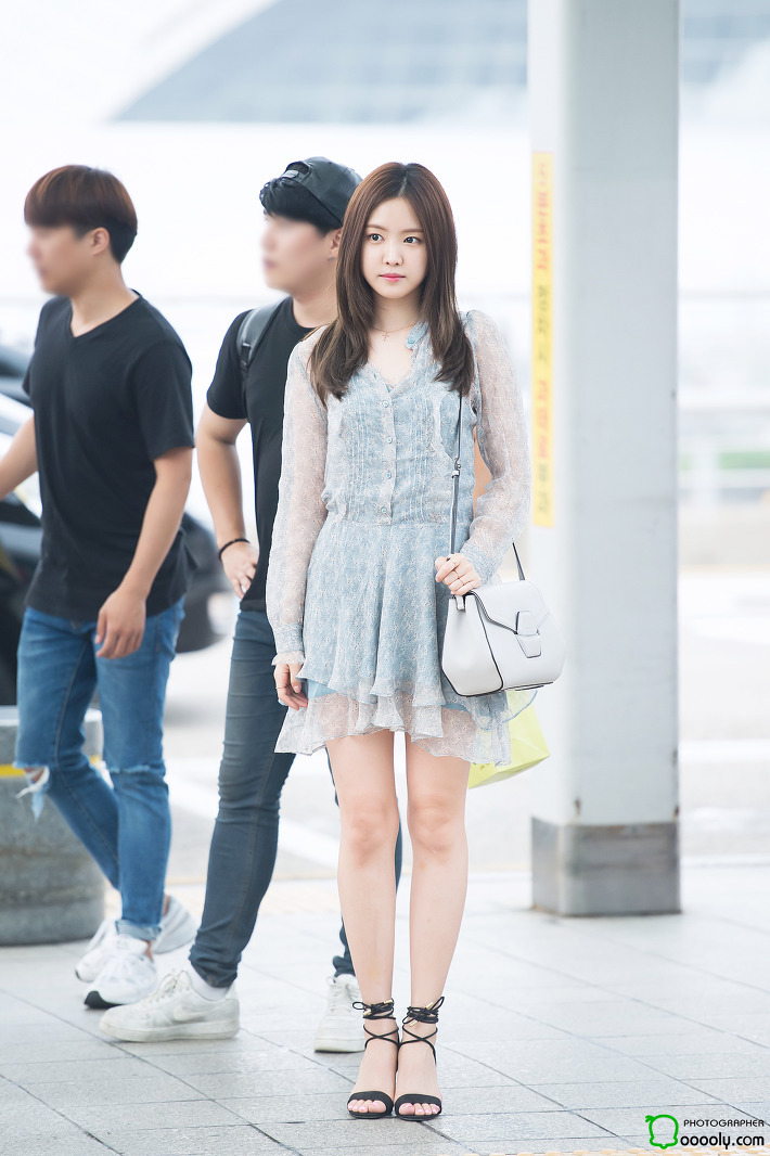 Sunmi in the same dress vs Son Naeun.