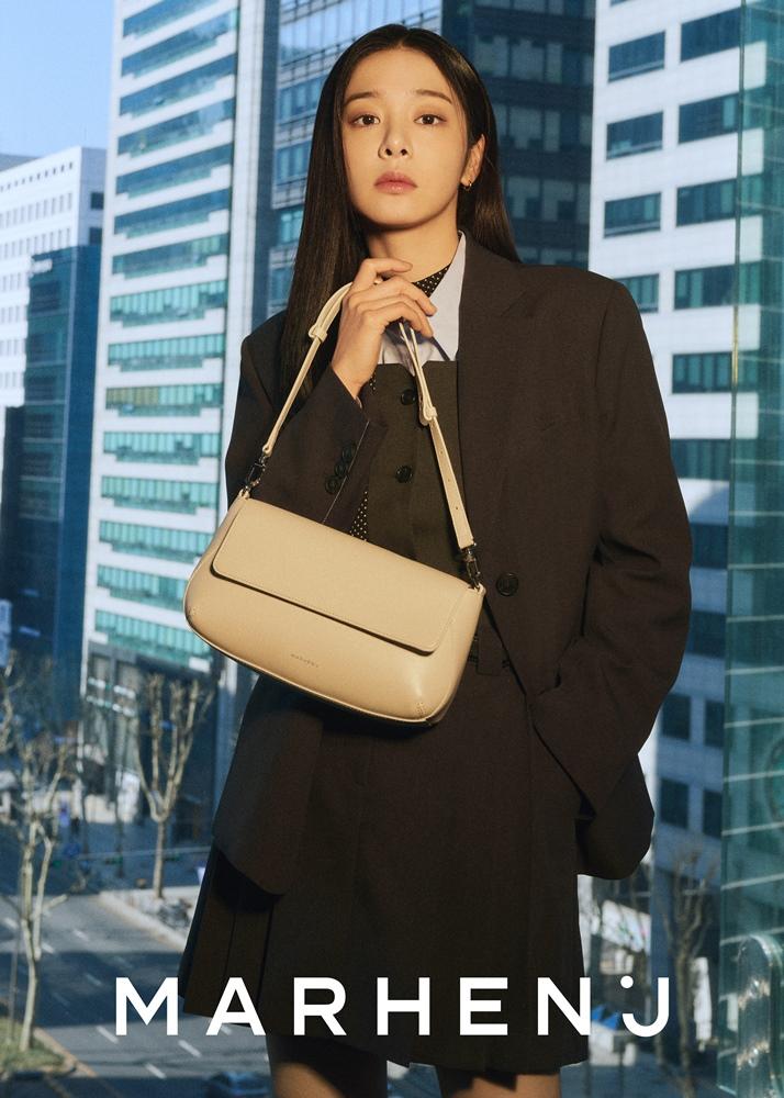 Seol In-ah's pictorial with the concept of coexisting city and nature.jpg