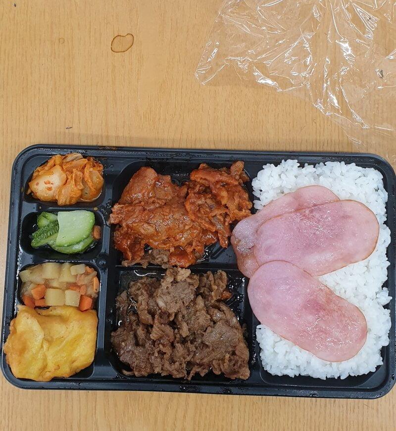 3,200 won lunch box sold at CU.