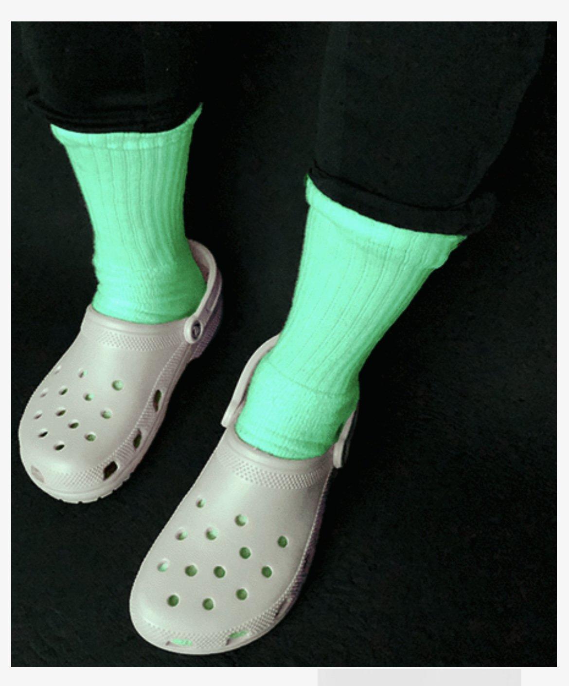 What color does Crocs look like?