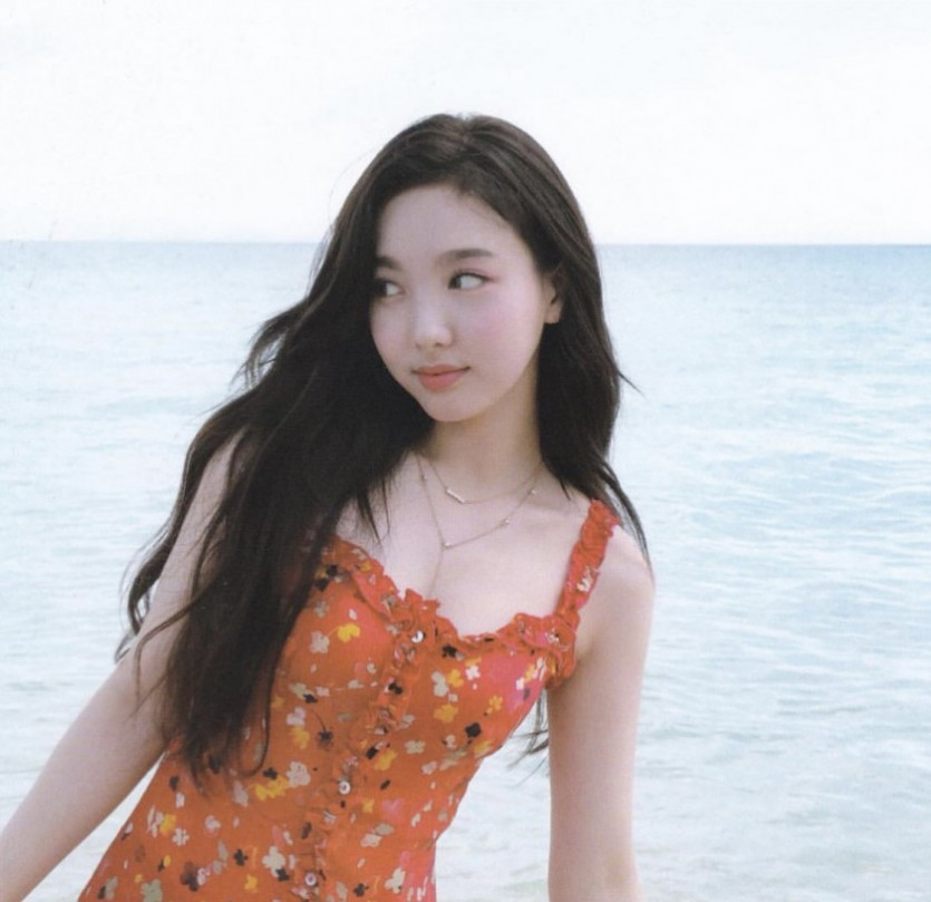 NAYEON's girlfriend photo