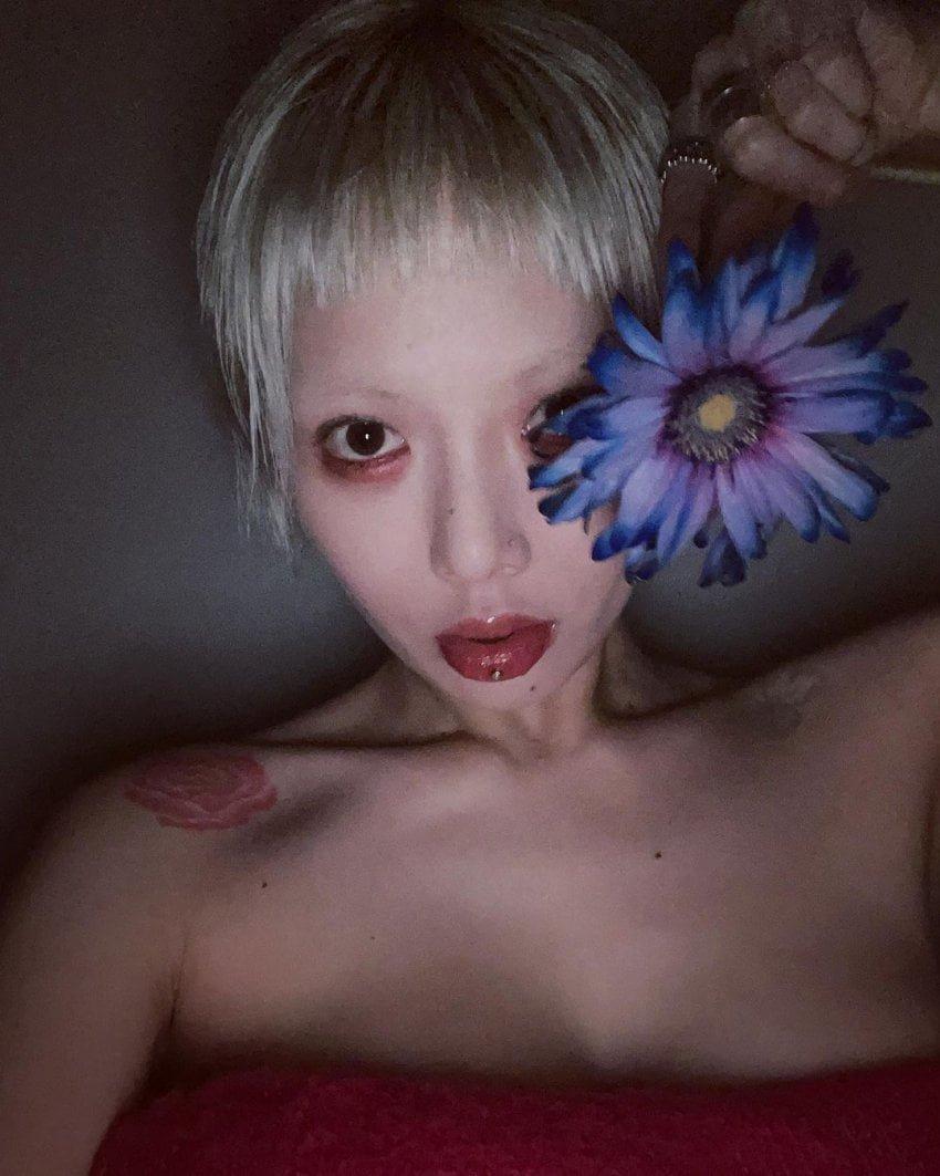 Hyuna, what are you up to?jpg