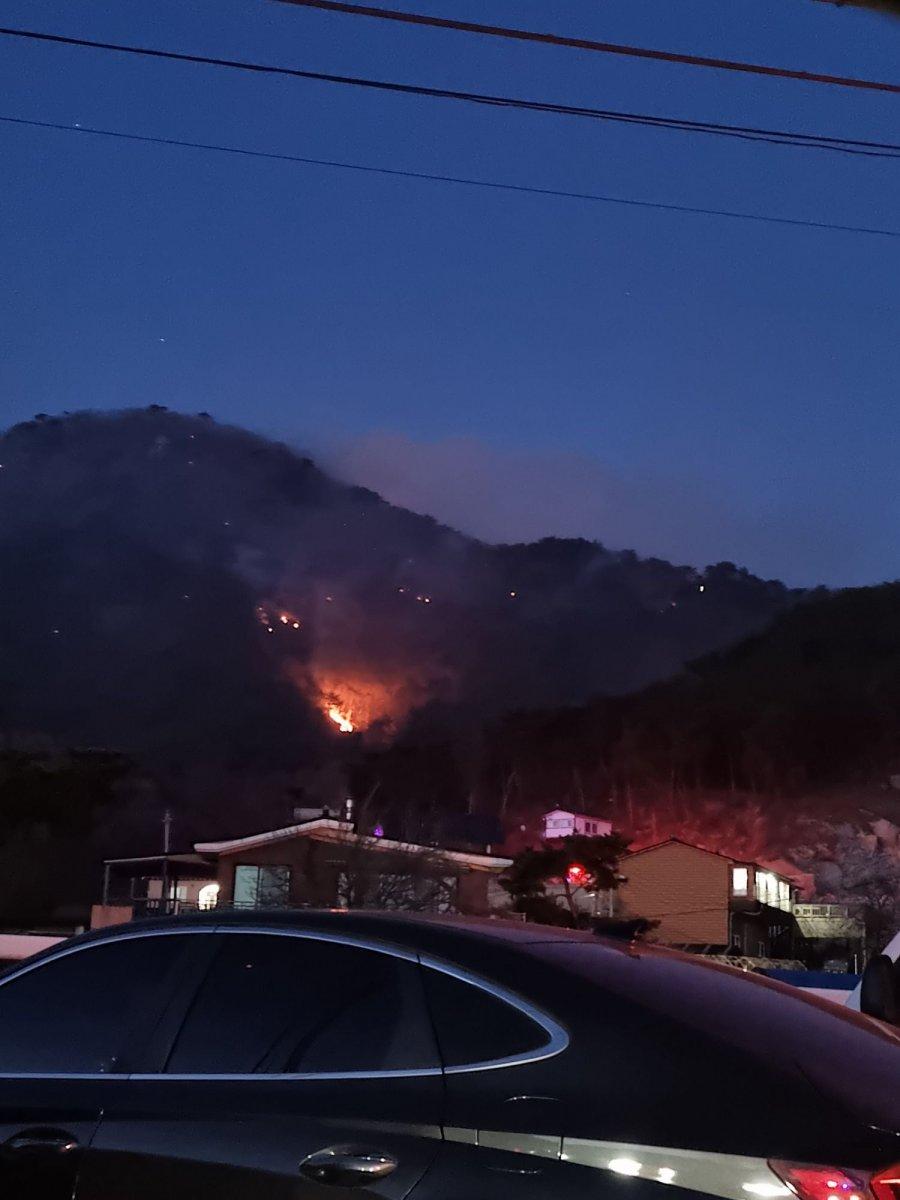 forest fires in Manisan, Ganghwado Island.jpg