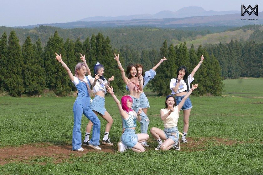 OH MY GIRL's fluffy armpit dance. OH MY GIRL ARIN