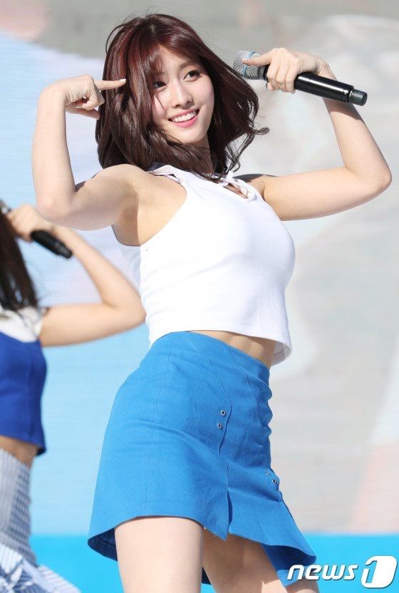 TWICE MOMO