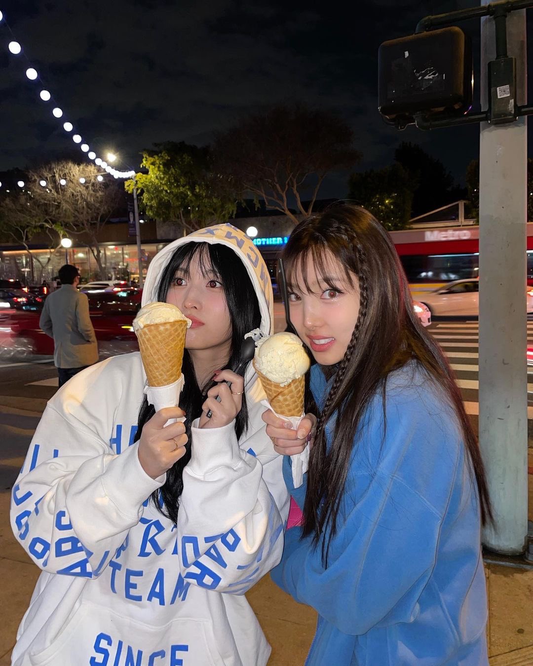 TWICE MOMO brags about her face-sized ice cream in the U.S