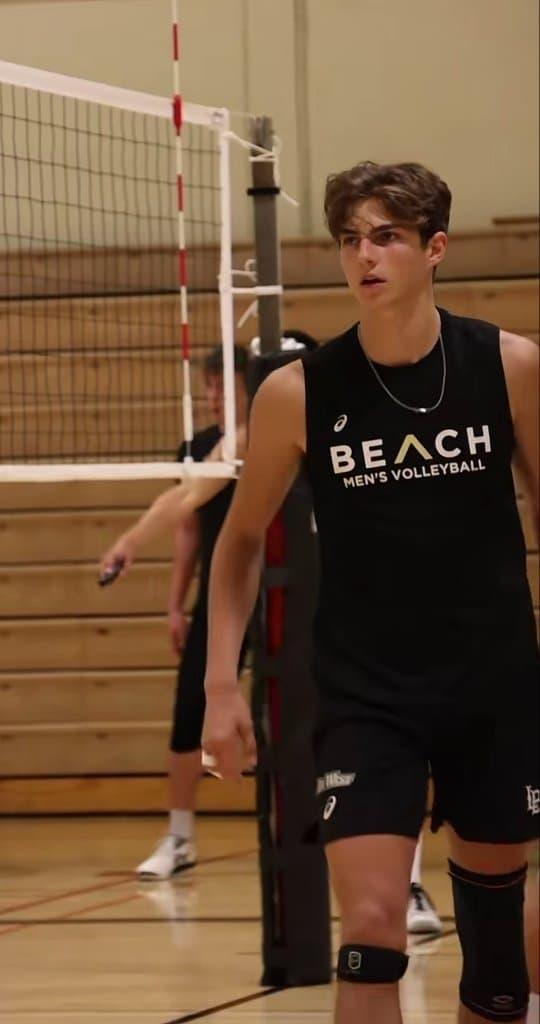 A foreign volleyball player who feels like Tom Cruise.jpg.pg