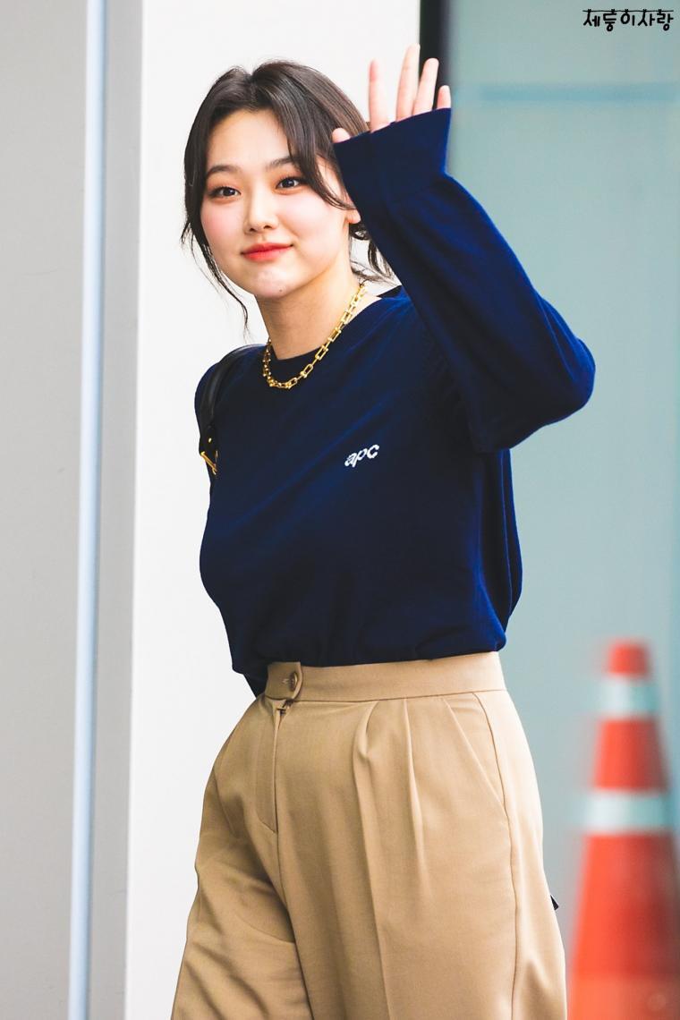 Navy cotton T-shirt with a subtle reflection of a heavy bra cup. Volume: Kang Mina