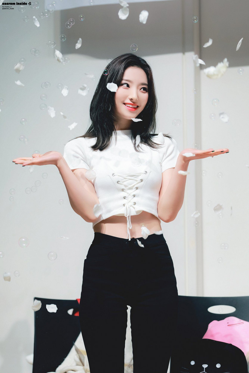 Fromis_9's Lee Saerom