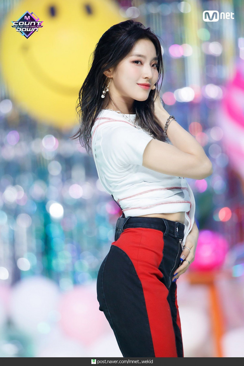 Fromis_9's Lee Saerom