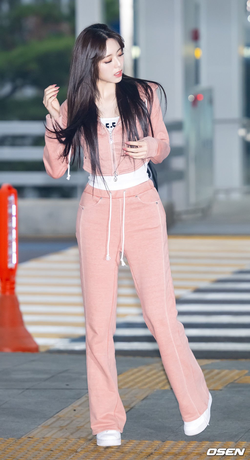 Yuna's airport fashion