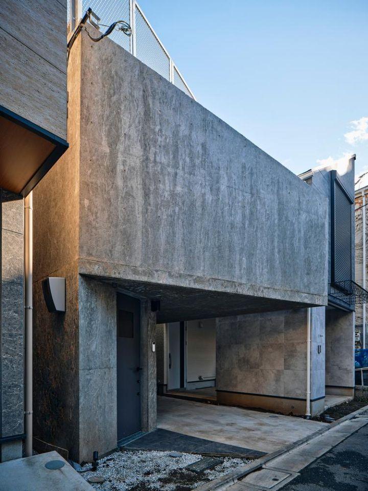 Narrow Japanese Housing in Narrow Residential Area