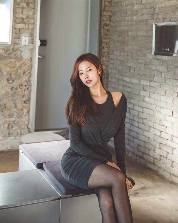 Model Kim Joohee. Bagel girl