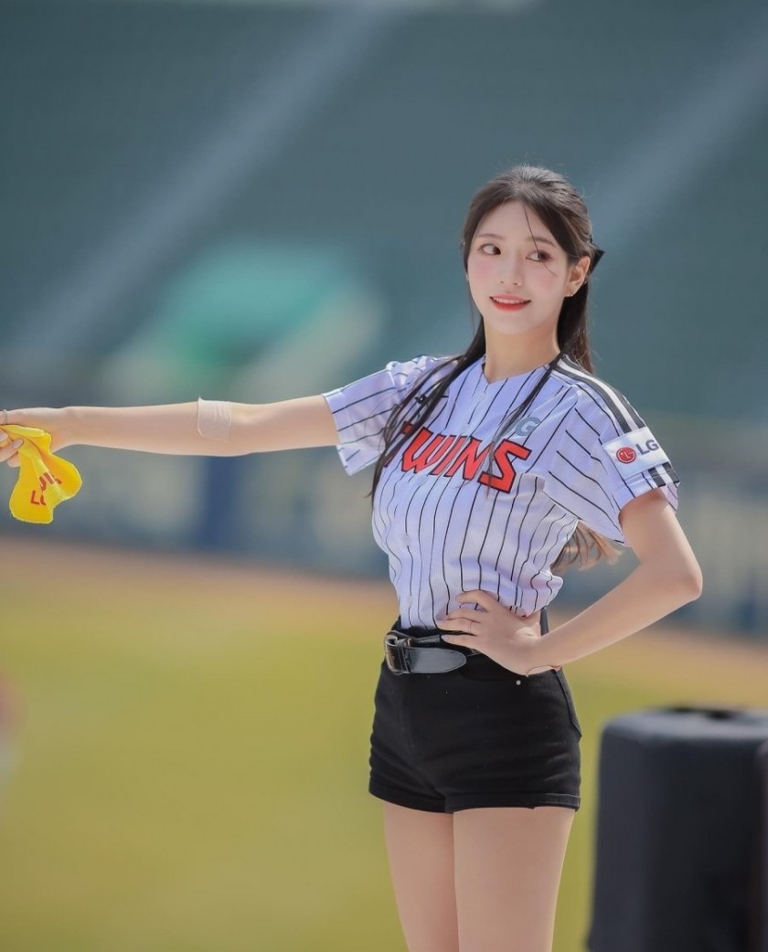 Kim Seo, cheerleader