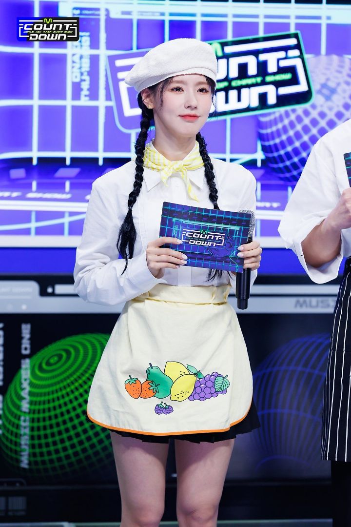 Cho Miyeon turned into a chef