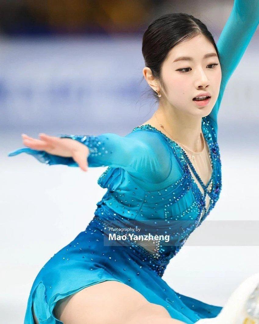 Lee Hae-in, who won the silver medal in the women's singles at the World Figure Skating Championships for the first time in 10 years since Kim Yu-na, murmured just before her performance