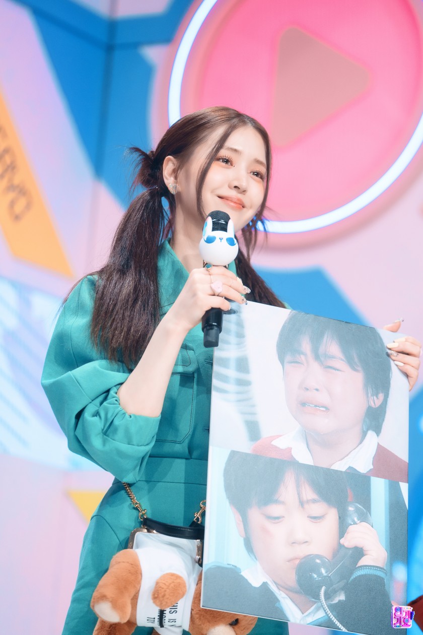 Actor Kim Jieun, the MC of "Inkigayo" with green kitty look