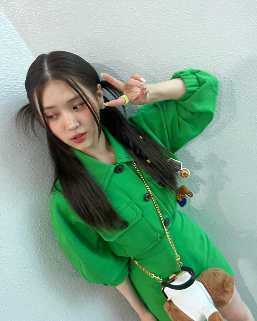 Actor Kim Jieun, the MC of "Inkigayo" with green kitty look