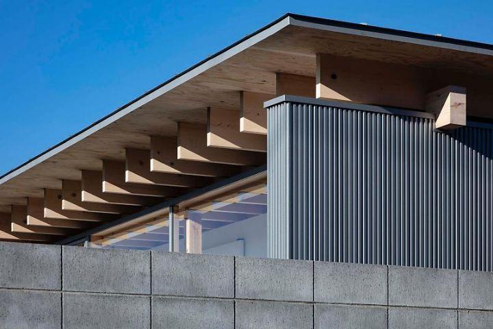 Japanese detached house with both privacy and openness