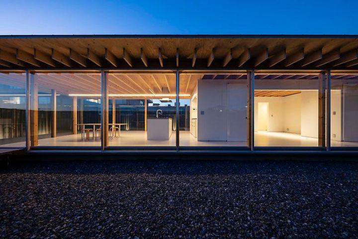 Japanese detached house with both privacy and openness