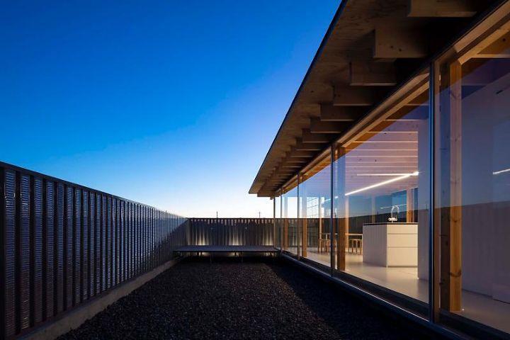 Japanese detached house with both privacy and openness