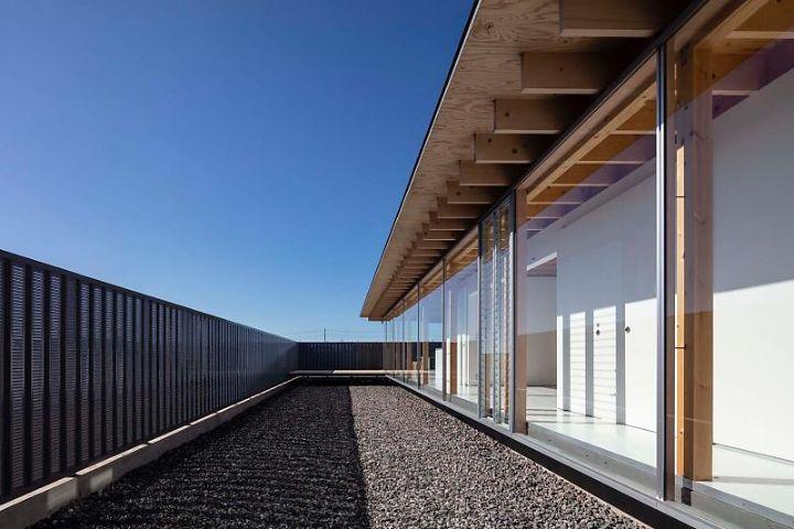 Japanese detached house with both privacy and openness