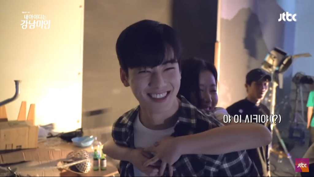 Cha Eun-Woo is ticklish with Im Soo Hyang on his back