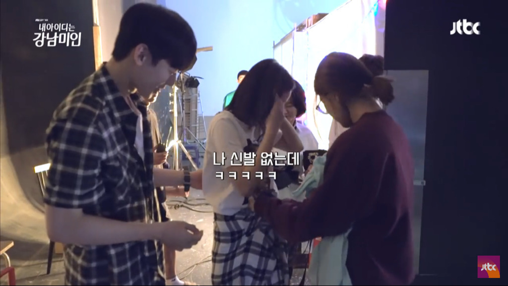 Cha Eun-Woo is ticklish with Im Soo Hyang on his back