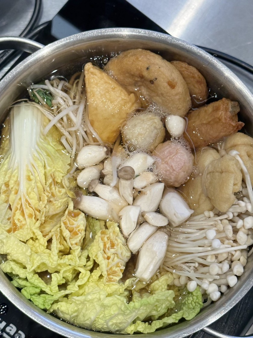 For ITZY's noisy leader, youngest's shabu shabu spring rolls