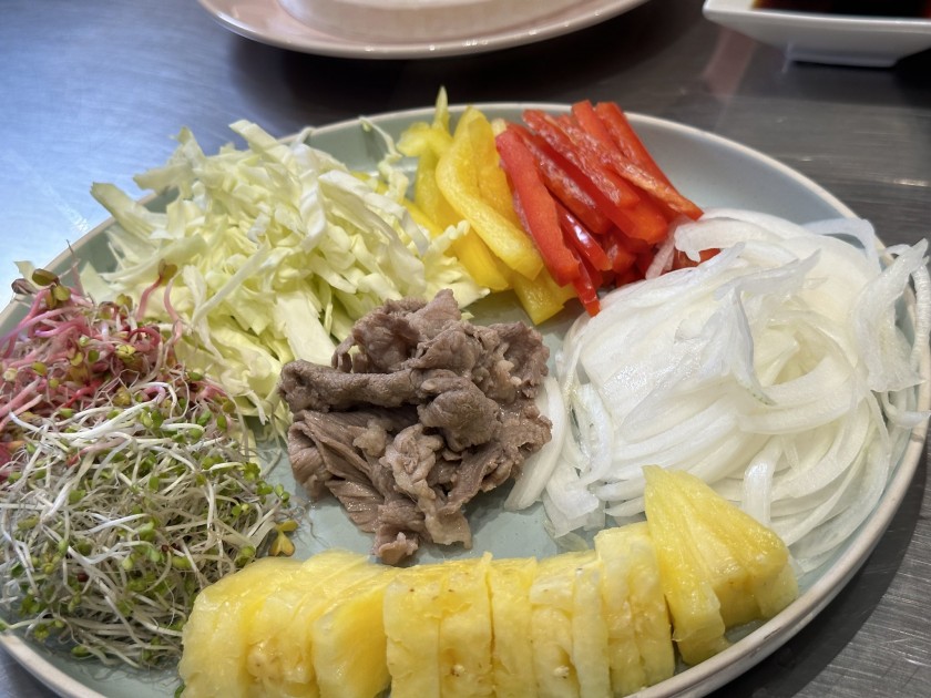 For ITZY's noisy leader, youngest's shabu shabu spring rolls