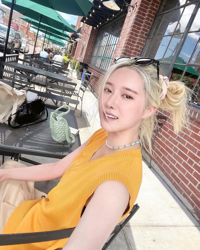 Young Min, a bv girl who looks good with blonde hair